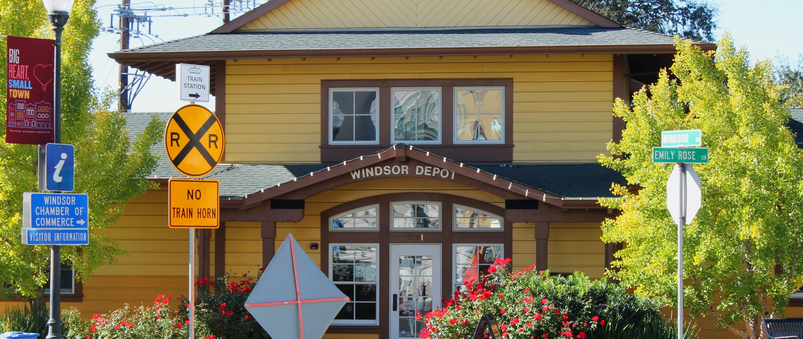 The Windsor Chamber of Commerce and Visitors Center front of building.